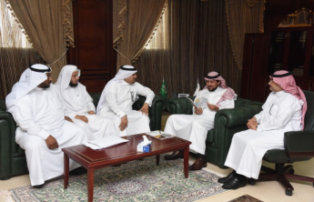 Honorable Rector of the University receives the Annual Report of the Deanship of Library Affairs